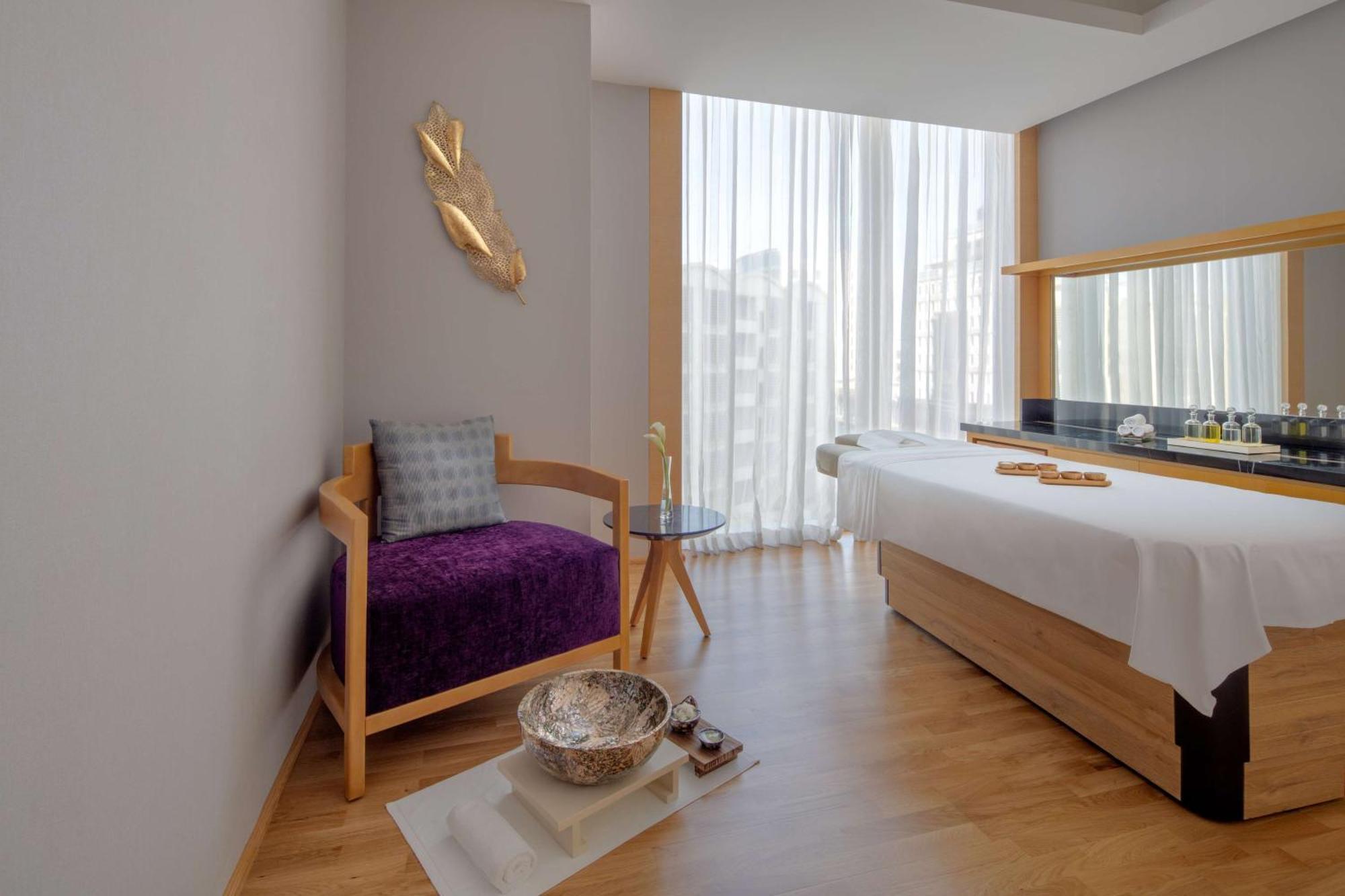 Hyatt Regency Riyadh Olaya Ngoại thất bức ảnh A treatment room at the spa