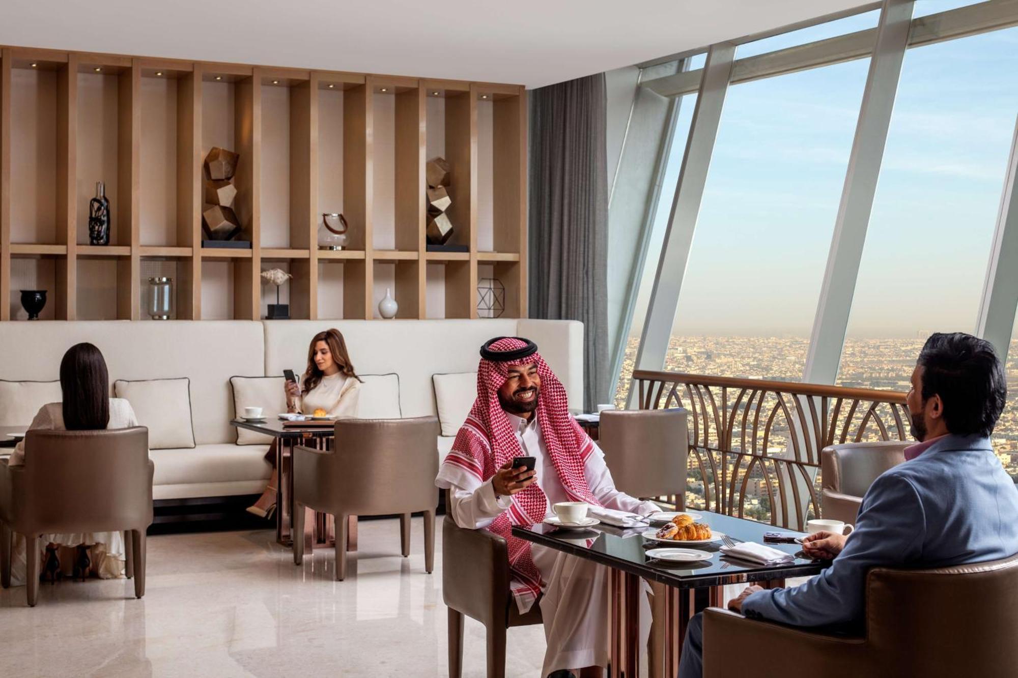 Hyatt Regency Riyadh Olaya Ngoại thất bức ảnh The Lounge at the Ritz-Carlton, Riyadh