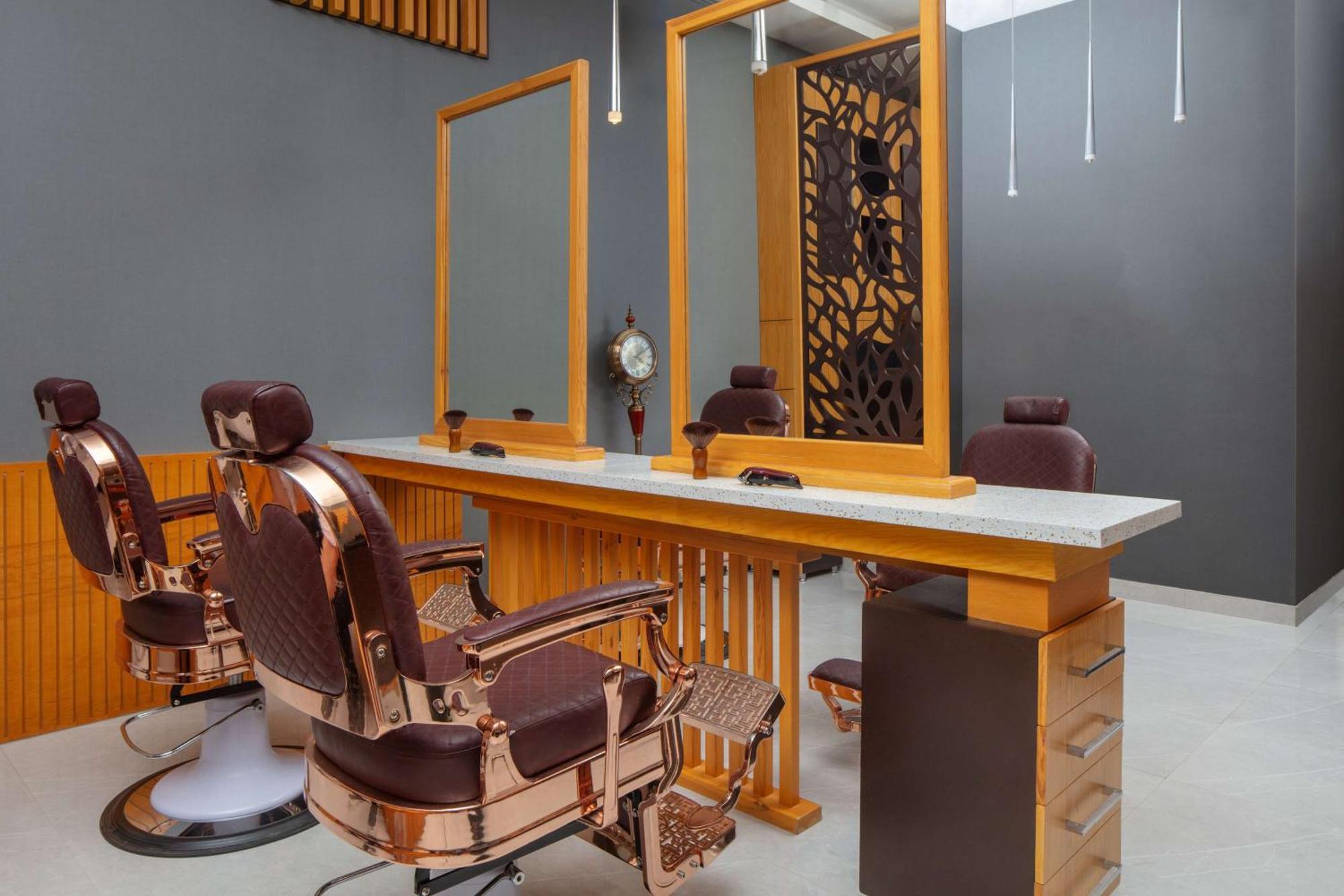 Hyatt Regency Riyadh Olaya Ngoại thất bức ảnh A modern barbershop in the United States