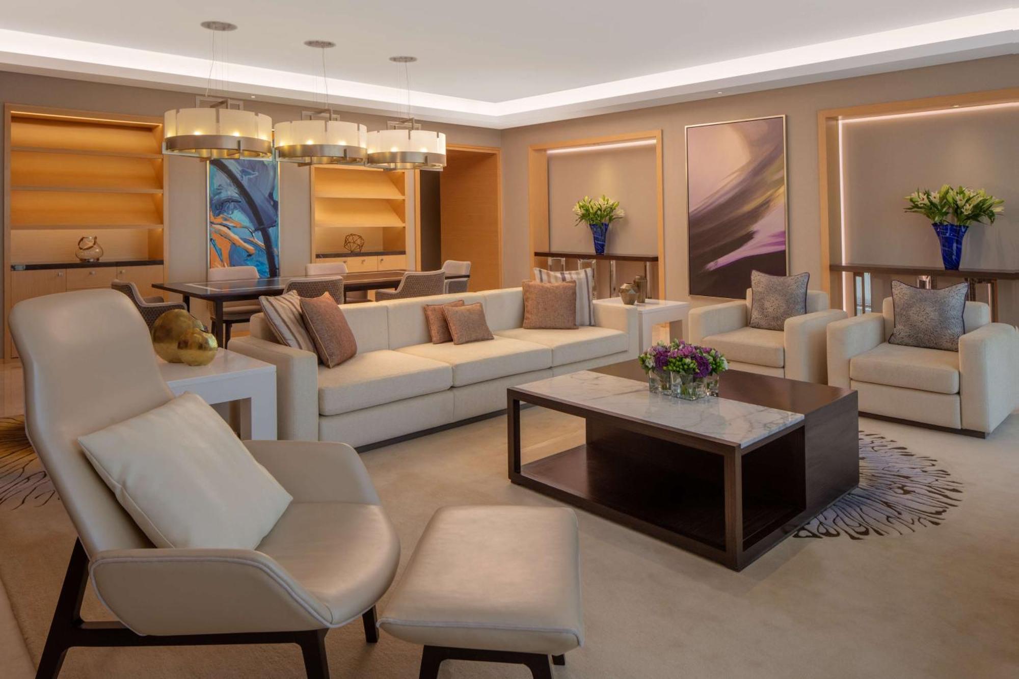 Hyatt Regency Riyadh Olaya Ngoại thất bức ảnh The living room of a three-bedroom suite