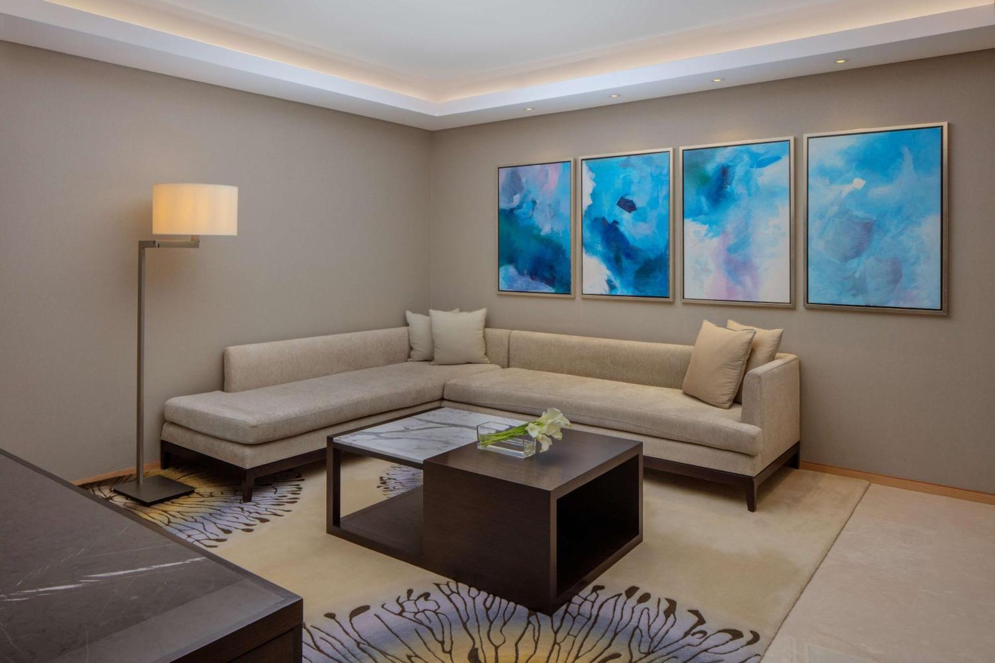 Hyatt Regency Riyadh Olaya Ngoại thất bức ảnh A living room at the Ritz-Carlton, DIFC