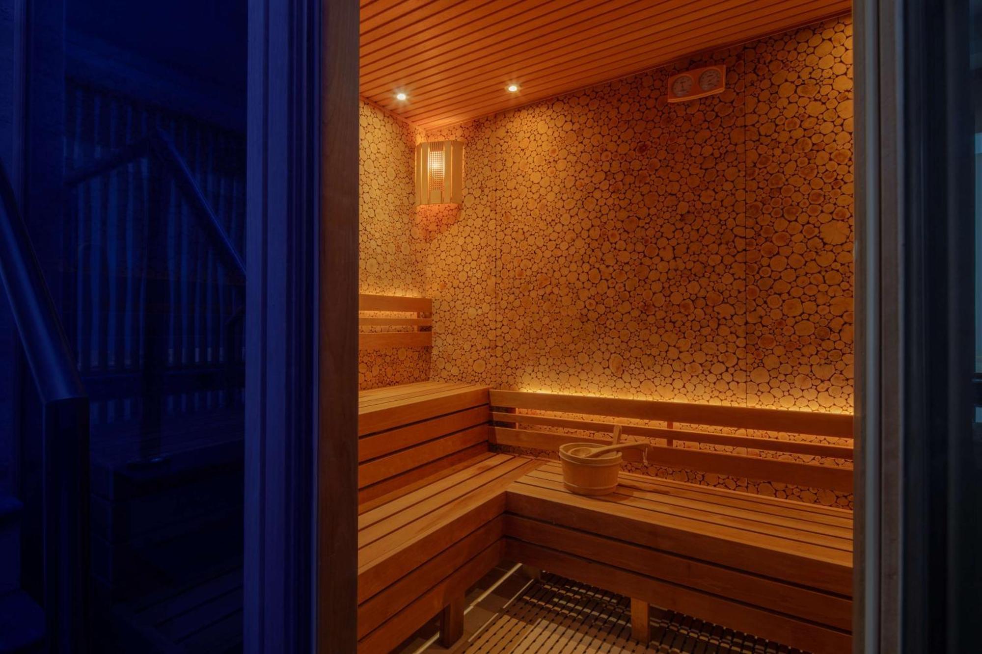 Hyatt Regency Riyadh Olaya Ngoại thất bức ảnh A modern Finnish sauna