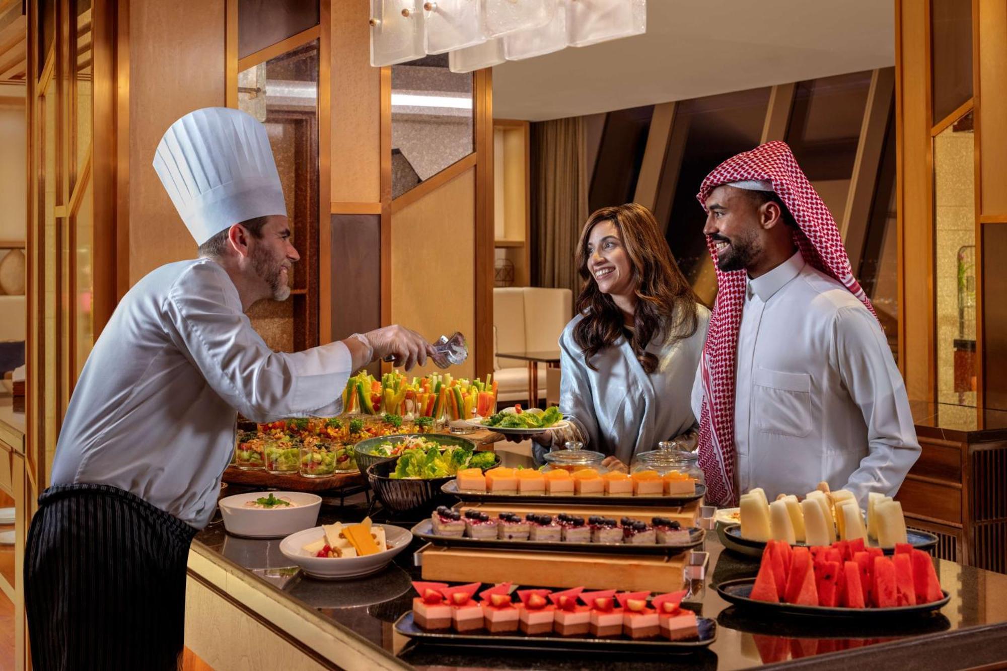 Hyatt Regency Riyadh Olaya Ngoại thất bức ảnh A buffet at a hotel