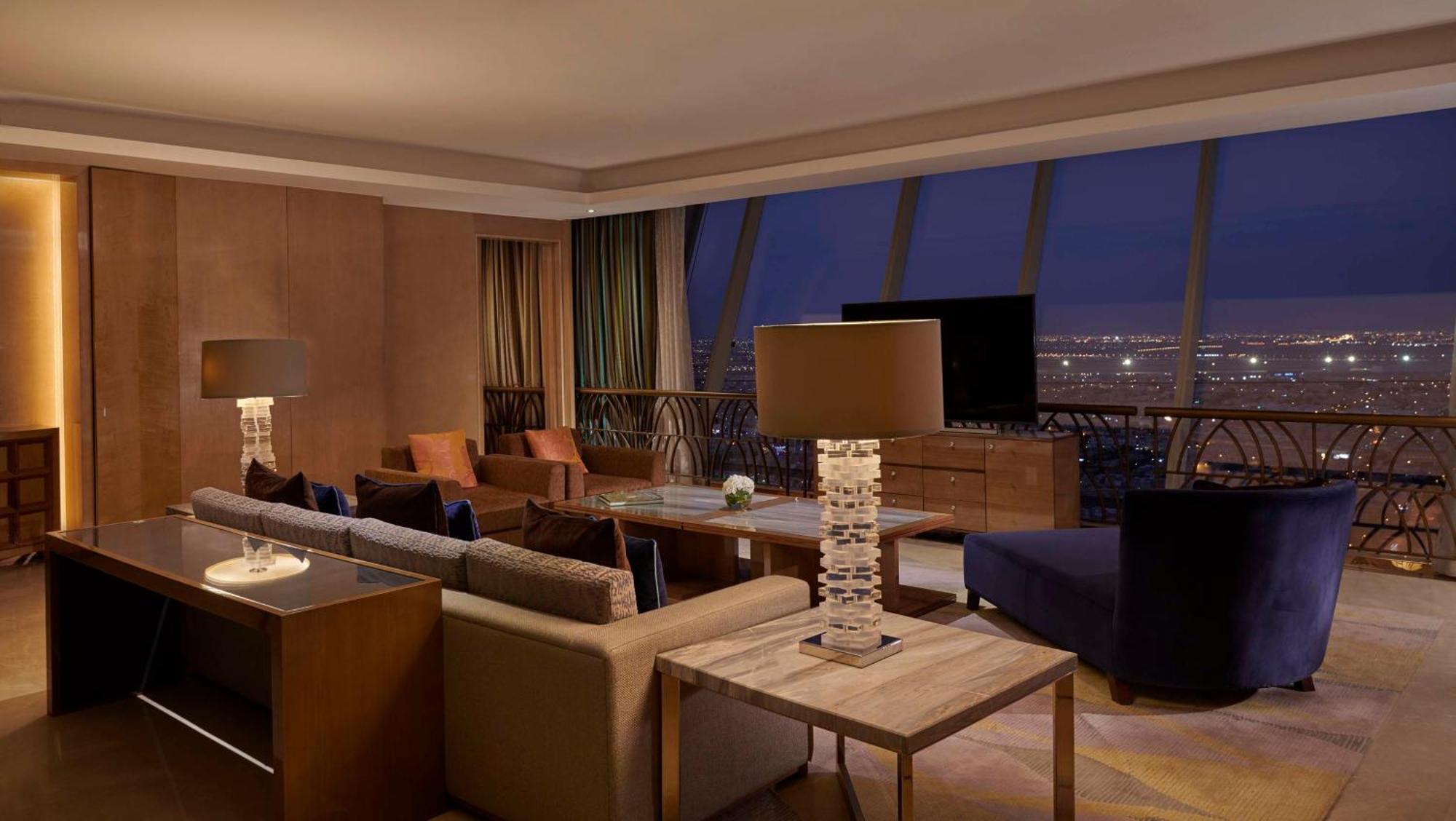 Hyatt Regency Riyadh Olaya Ngoại thất bức ảnh A suite at the Atlantis